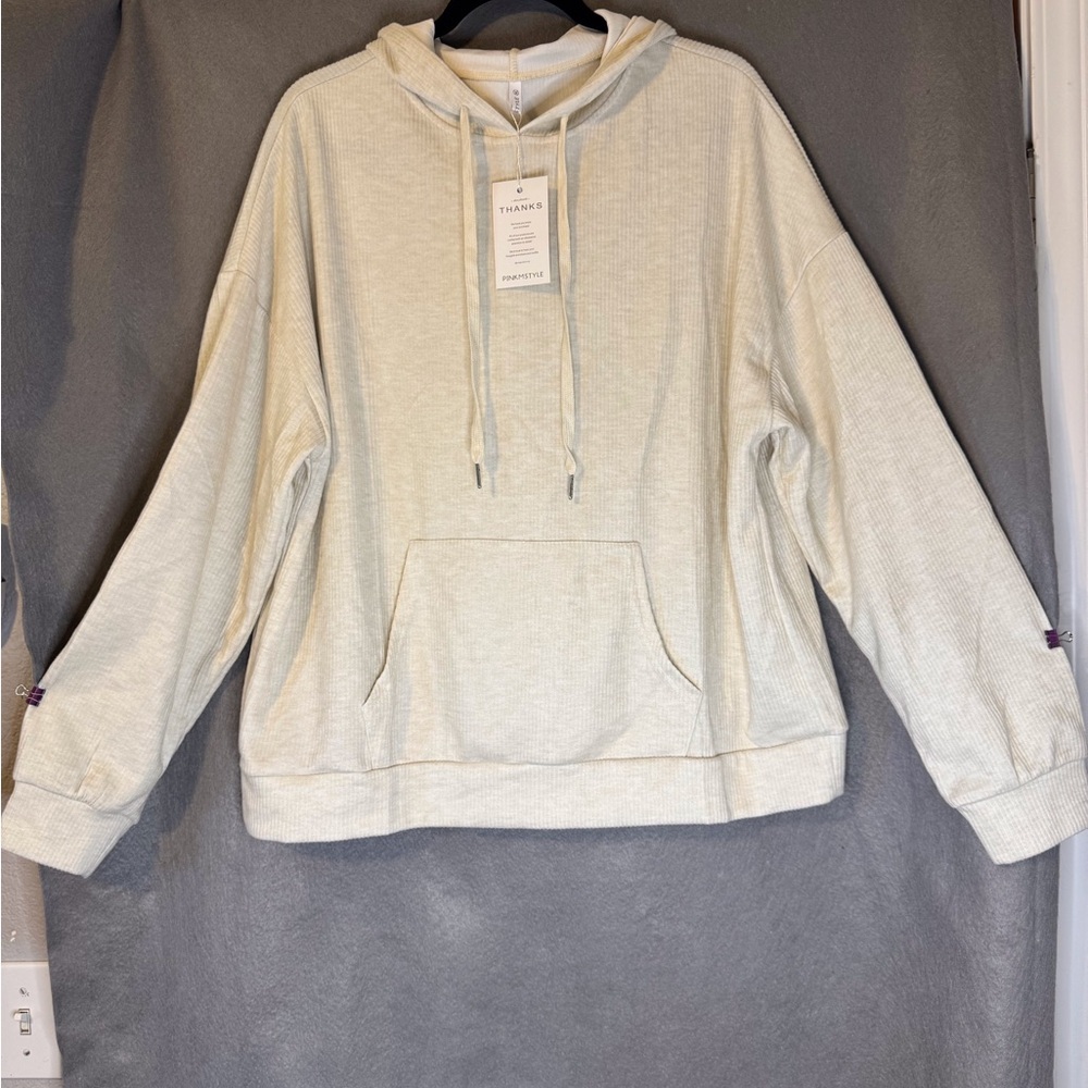 Cream Knit Sweatshirt Soft Long Sleeve. NWT